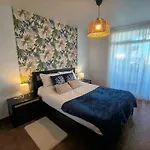 & Peaceful Garden - 1 Bed With Swimming Pool Apartamento *