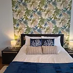 & Peaceful Garden - 1 Bed With Swimming Pool Apartamento