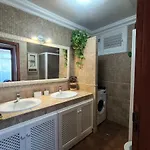 & Peaceful Garden - 1 Bed With Swimming Pool
