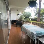 & Peaceful Garden - 1 Bed With Swimming Pool