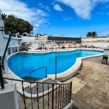 & Peaceful Garden - 1 Bed With Swimming Pool