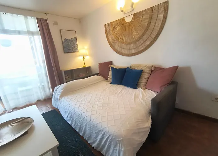 & Peaceful Garden - 1 Bed With Swimming Pool 公寓