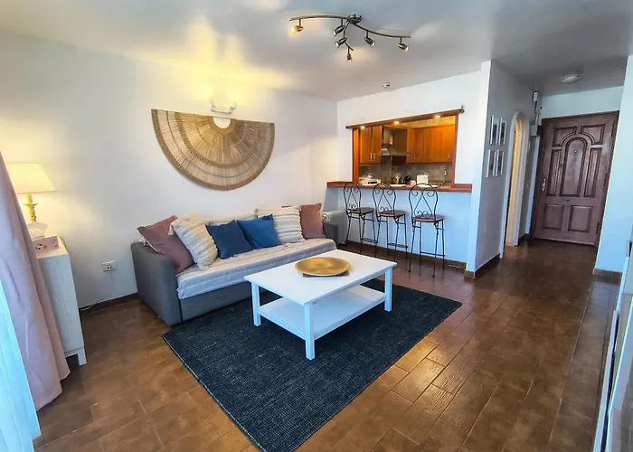 & Peaceful Garden - 1 Bed With Swimming Pool 拉克鲁斯