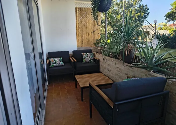 & Peaceful Garden - 1 Bed With Swimming Pool 拉克鲁斯