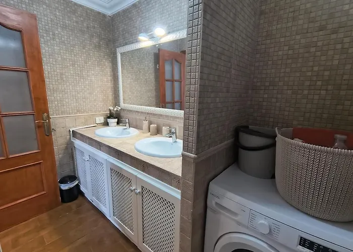 & Peaceful Garden - 1 Bed With Swimming Pool